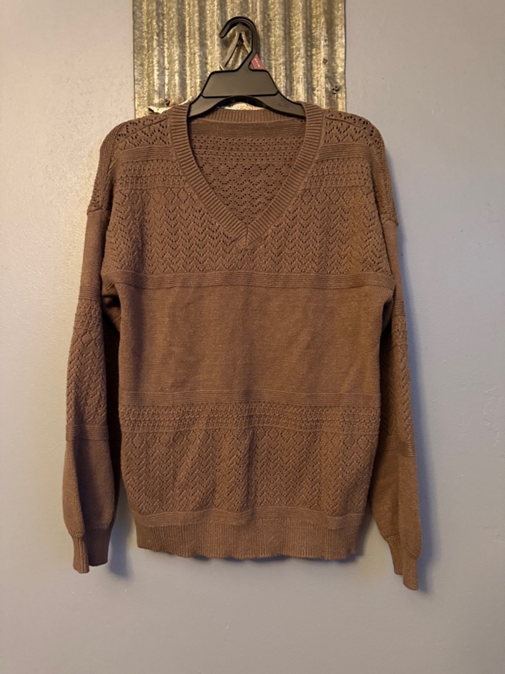 Womens V-Neck Textured Knit Sweater in Brown